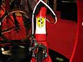 Dettaglio forcella anteriore con scudetto Ferrari